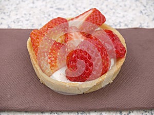 An individual French style strawberry tarte