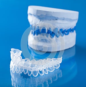 Individual tooth tray for whitening