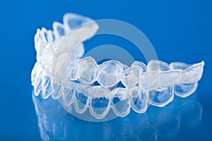 Individual tooth tray for whitening