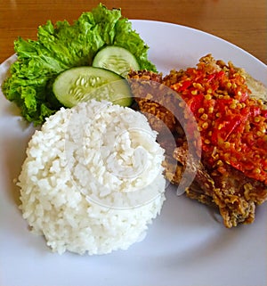 Indonesia Food & x28;Ayam Geprek& x29;