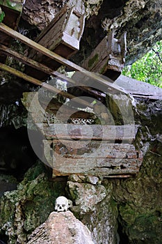 Indonesia, Sulawesi, Tana Toraja, Ancient tomb photo