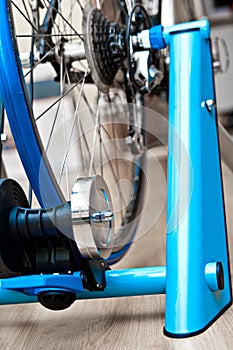 Indoor bike trainer