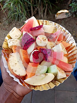 super spices frutes : Exotic Delights Sliced Fruit Salad in India with Spicy Brown Sugar Sauce and Ground Peanuts photo