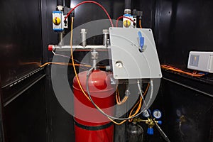 Industrial automatic fire extinguishing system, cabinet with balloon of fire-fighting foam, nitrogen and control unit