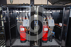 Industrial automatic fire extinguishing system, cabinet with balloon of fire-fighting foam, nitrogen and control unit