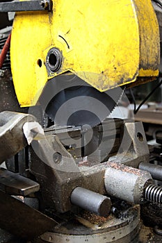 Industrial circular saw