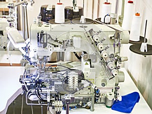 Industrial coverstitch sewing machine