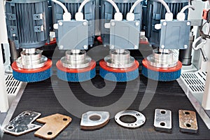Deburring machine with discs