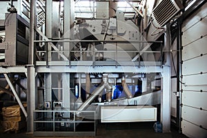 Industrial grain drying machine. Pipeline and separator
