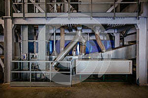 Industrial grain drying machine. Pipeline and separator