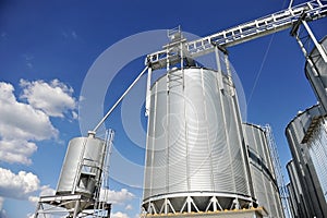 Industrial grain silo