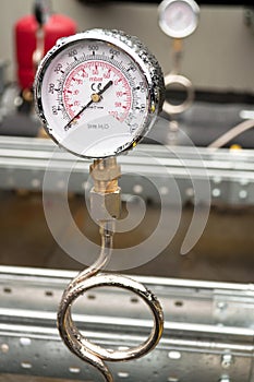 Industrial hydraulic barometer