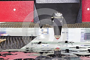 Industrial laser cutting head