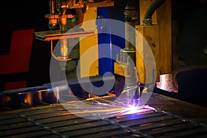 Industrial laser and plasma cutting of sheet steel