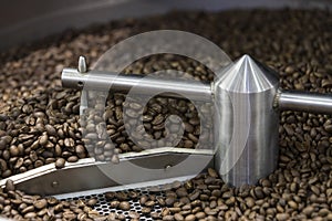 Industrial machine for roasting coffee beans