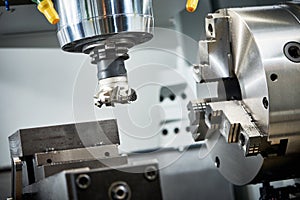 Industrial metalworking cutting process by milling cutter