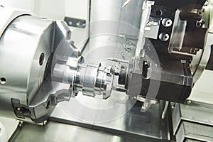 Industrial metalworking cutting process by milling cutter