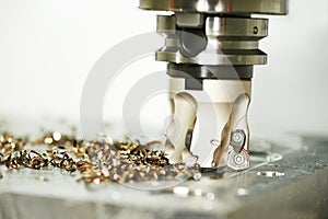 Industrial metalworking cutting process by milling cutter