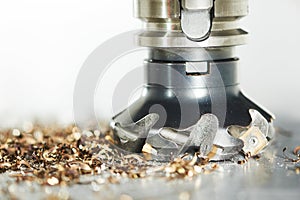 Industrial metalworking cutting process by milling cutter