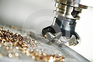 Industrial metalworking cutting process by milling cutter