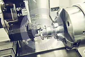 Industrial metalworking cutting process by milling cutter