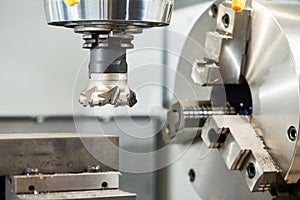 Industrial metalworking cutting process by milling cutter