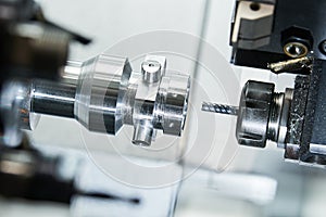 Industrial metalworking cutting process by milling cutter