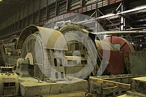 Industrial mill for rock crushing