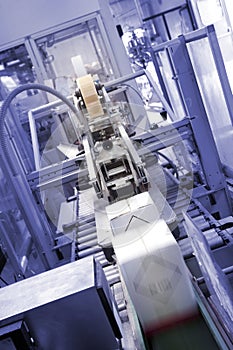Industrial packaging machine