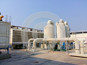 Industrial plant for filtering air polluted ponds with tanks, and water tanks