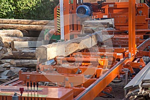 Industrial wood cutting machinery