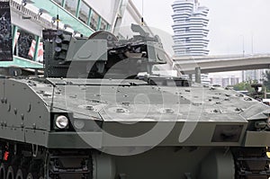 Infantry fighting vehicle turret with machine guns