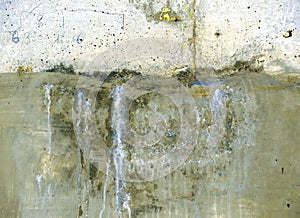 Infiltrations of water in a concrete wall