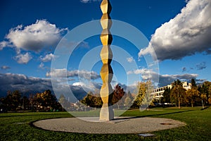 Infinity Column base structure centered