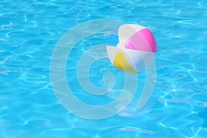 Nafukovacie multi farebný plastický guľa v plávanie bazén 