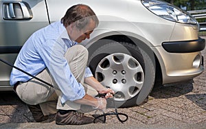 Inflating tyre