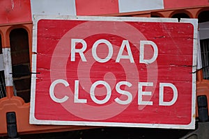Information plate on the closure of the road