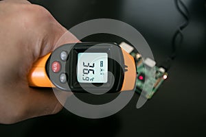 Infrared thermometer, with laser point