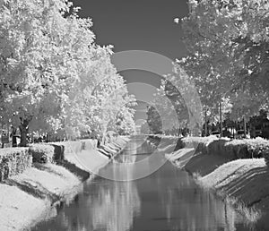 Infrared water-distribution canal