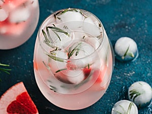 Infused detox water with grapefruit and rosemary