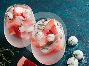 Infused detox water with grapefruit and rosemary