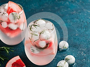 Infused detox water with grapefruit and rosemary