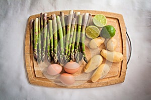 Ingredients for an asparagus salad