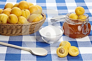 Ingredients to cook apricot jam