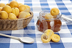 Ingredients to cook apricot jam