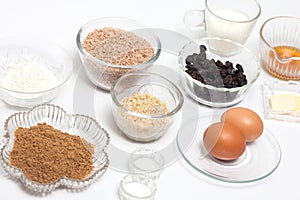 Ingredients to prepare integral wheat bran muffins