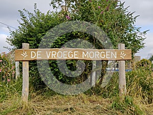 The inhabitants of this farm wish everyone a beautiful morning with this nameplate 'the early morning'. Photos are unedited.