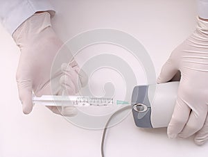 Injecting a mouse