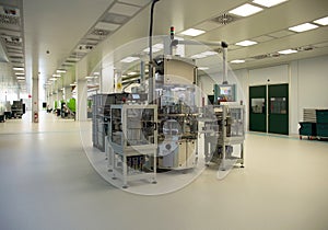 Injection molding of biomedical products in clean room photo