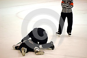 Injured hockey player